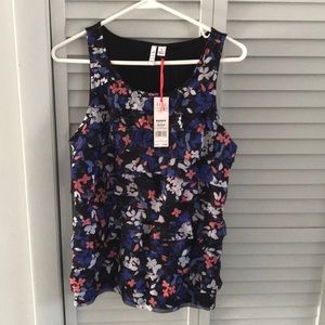Flowy tank-